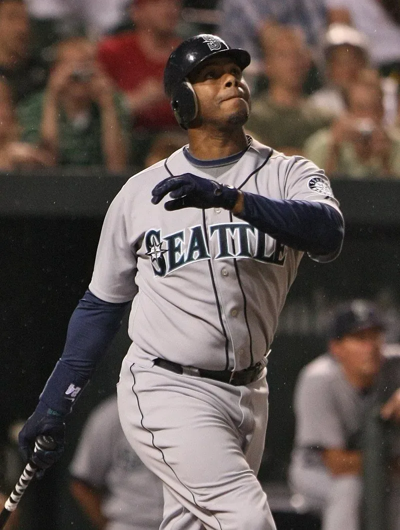 800px-Ken_Griffey,_Jr._June_2009_(cropped).webp